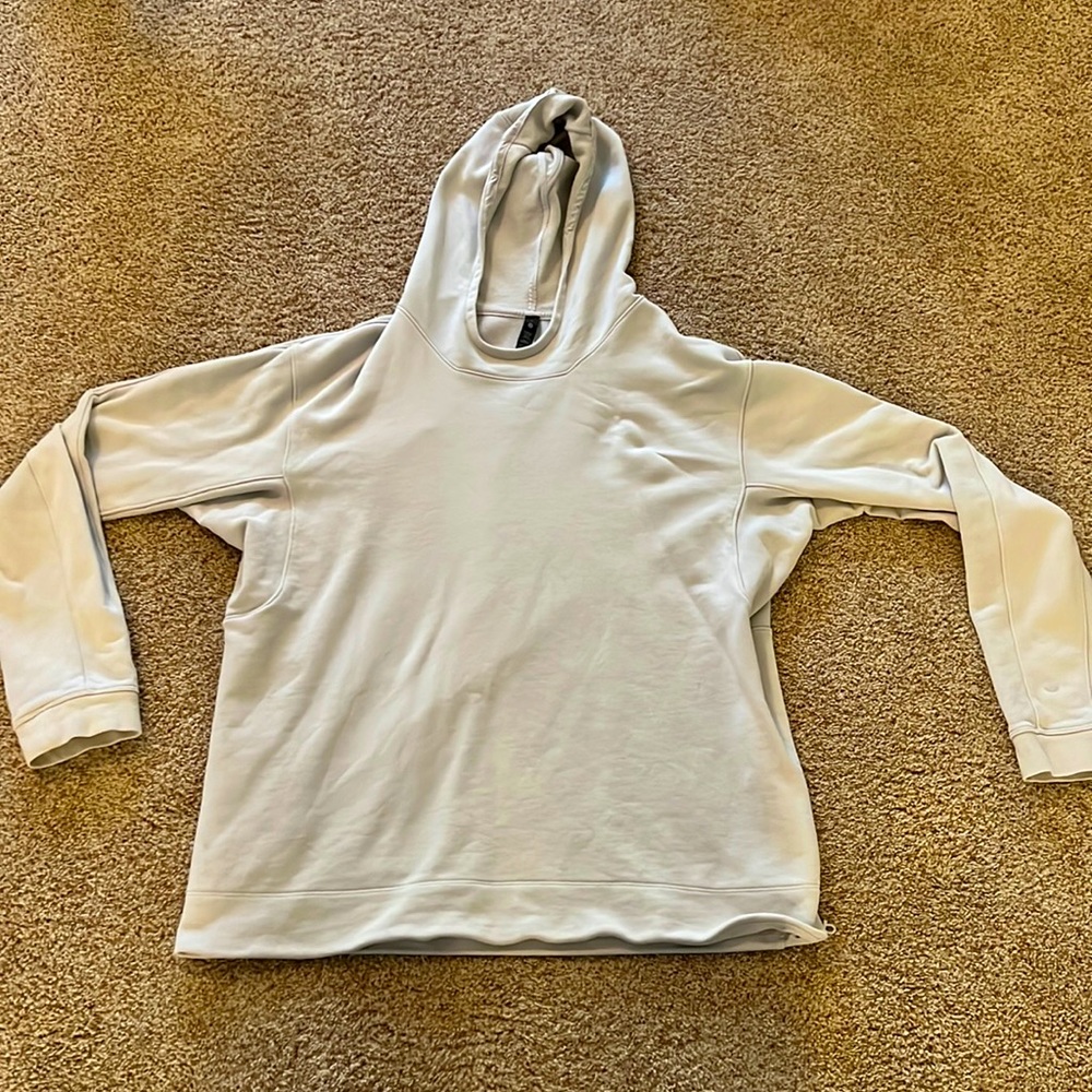 Cream colored men’s Lululemon hoodie